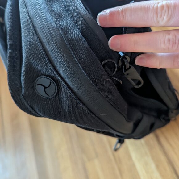 VAULTEK LifePod 2.0 SlingBag (bag only) - Brand New, Black - Picture 4 of 14